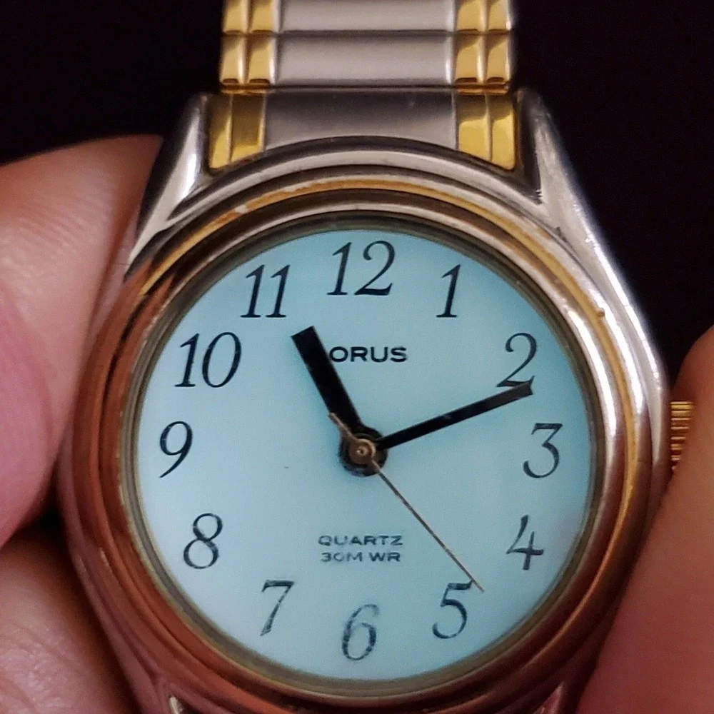 VTG Lorus Seiko Watch Women 28MM White Dial Two Tone Expandable Band New Battery